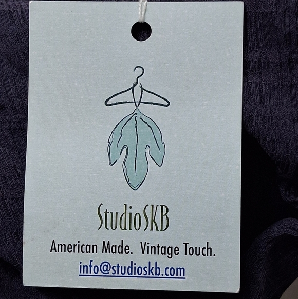 NWT Studio SKB Plum Twisted Neckline Textured Top   Size XS - Picture 13 of 13